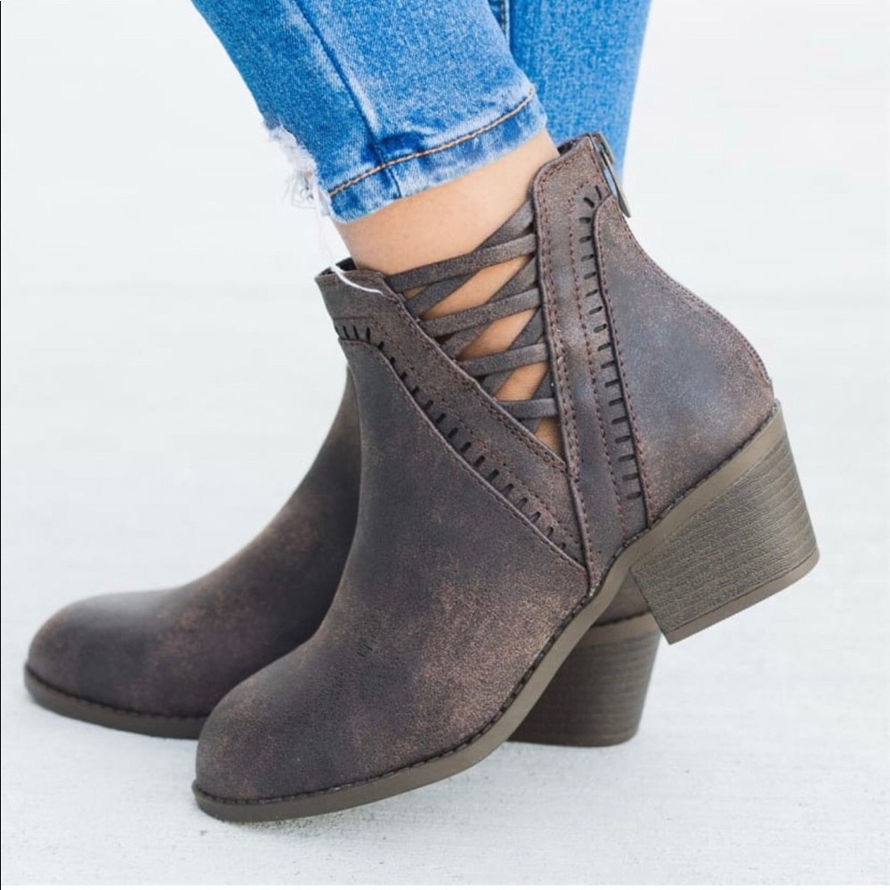 Brown Cross Cross Chic bootie - Picture 2 of 5